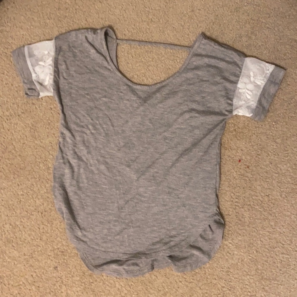 T-shirt with lace cuffs on shoulders